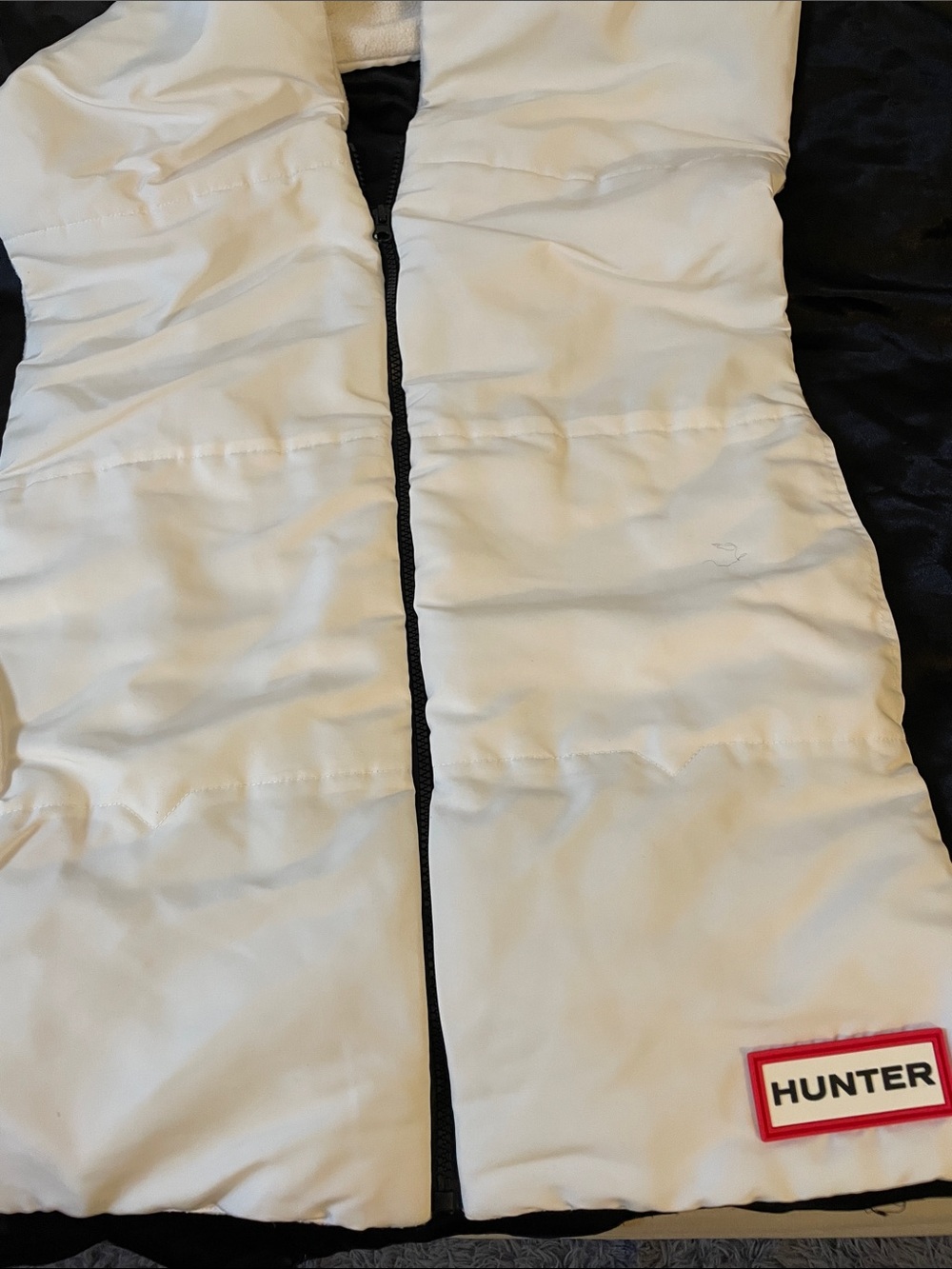 Hunter White Quilted Puffer Zipper Scarf with Logo Patch
